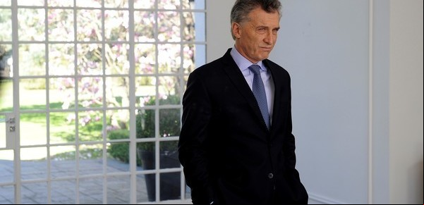 De cara a octubre, el Gobierno lanza obras, anuncios y viajes a distritos difíciles