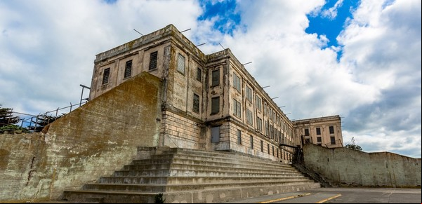Cómo fue el histórico motín de Alcatraz: los detalles de un intento de fuga que terminó en masacre