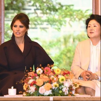 Los looks de Melania Trump durante la gira asiática