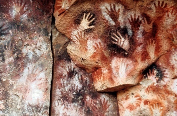 Las pinturas más antiguas tienen 9 mil años, y fueron hechas por grupos previos a los tehuelches y mapuches.