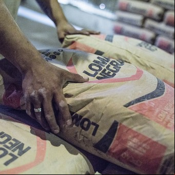 Loma Negra: se extiende la negociación por la venta y un candidato suena fuerte a quedarse con la cementera