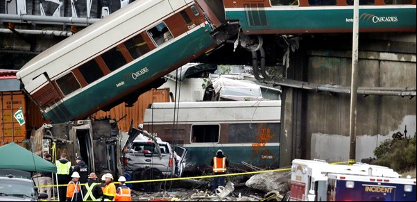 El tren que descarriló en Estados Unidos iba mucho más rápido de lo permitido