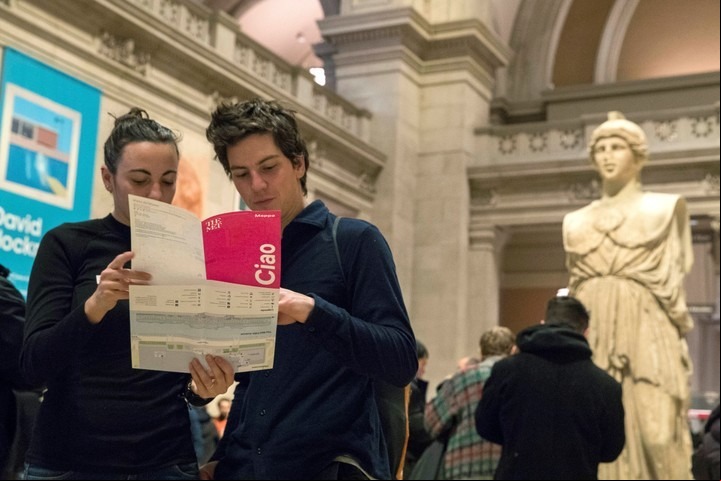 Visitantes en el Metropolitan Museum of Art (AP Photo/Mary Altaffer)
