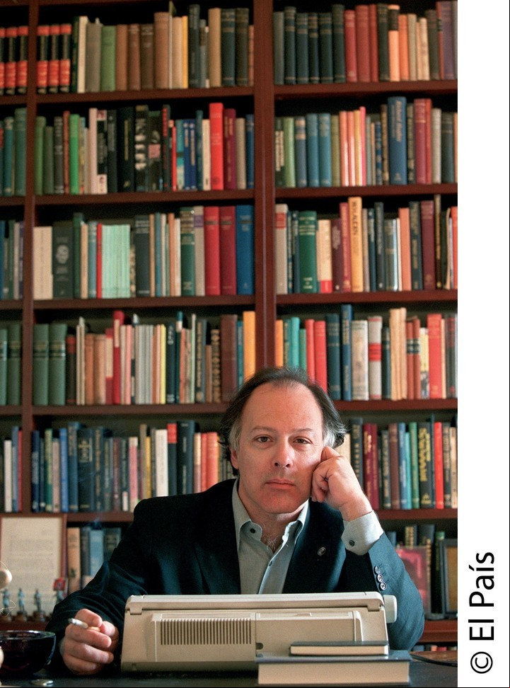 Javier Marías, novelista español, murió este domingo. En una nota de tapa Revista Ñ.