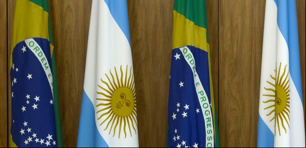 Pobre Argentina, tan cerca de nuestros problemas, tan lejos de Brasil