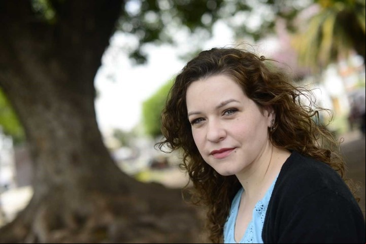 Gabriela Margall es una escritora, profesora de historia e historiadora argentina. También es maquilladora profesional y asesora de imagen.