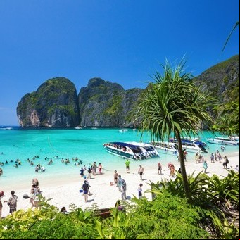 Cierran la playa más famosa y paradisíaca de Tailandia por los daños causados por turistas