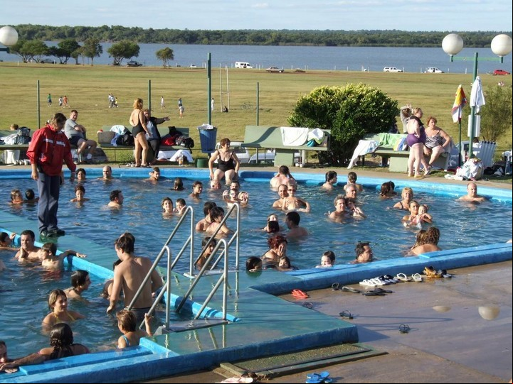 Termas de Colón, con vista al río Uruguay, en Entre Ríos.