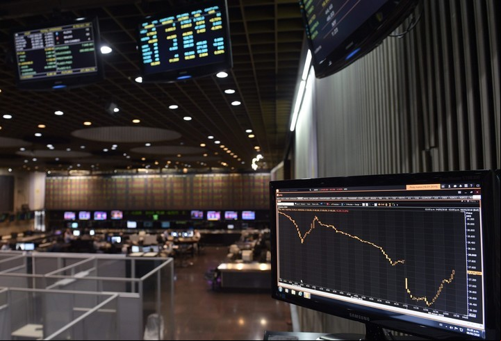 El precio de mercado de cada bono fluctúa, pero la agenda de pagos es fija. Foto: AFP.