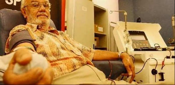 Este hombre salvó a más de 2 millones de bebés con su sangre