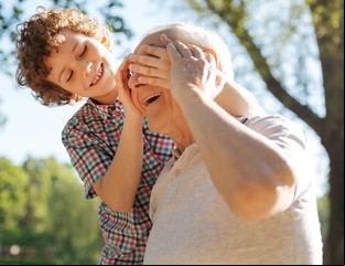 Todo lo que un padre debe aprender de los abuelos
