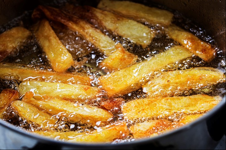 Un consejo fundamental: colocar los alimentos cuando el aceite esté bien caliente sin quemarlo.
