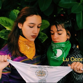 La joven argentina que inspiró los pañuelos por el derecho al aborto en Latinoamérica