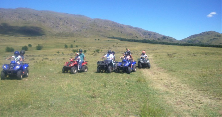 Las actividades de aventura van de trekking, cabalgatas o canopy hasta canoas, cuatriciclos o 4x4, entre otras.