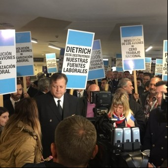 Pilotos suspenden los mensajes a bordo y marchan mañana en Aeroparque