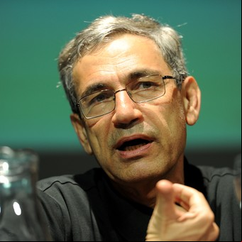 Orhan Pamuk critica la mediación de Erdogan en la guerra: "Turquía debería acrecentar la democracia para sí misma"