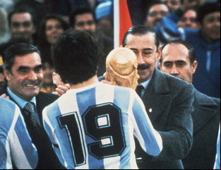 Mundial 78: insólita vidriera para Firmenich, el eterno sobreviviente