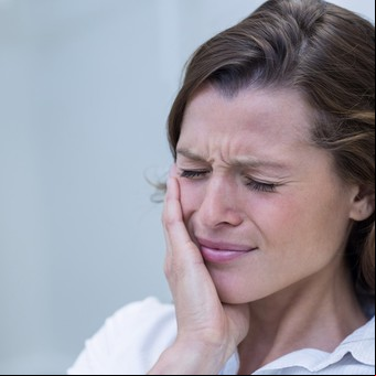 Cómo calmar el dolor de muela hasta llegar al dentista