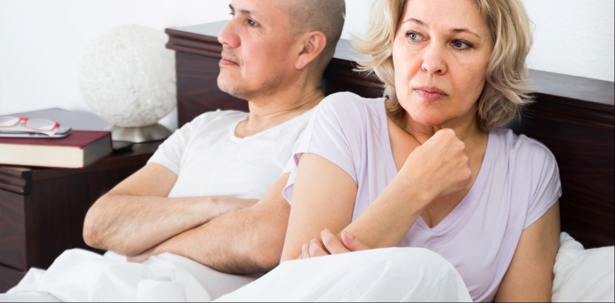La andropausia, o "menopausia masculina" suele mermar la energía y deseo sexual en el hombre.