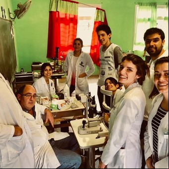 Los oculistas voluntarios que viajan al Impenetrable de Chaco para luchar contra la ceguera