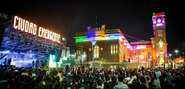 Caminar sobre el agua y un show con temas de Luis Miguel, las atracciones con las que arrancó Ciudad Emergente