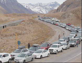 La misma historia de siempre: 7 horas de demora para cruzar a Chile desde Mendoza