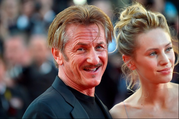 Sean Penn junto a su hija Dylan Penn. Foto: Loic Venance / AFP