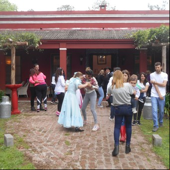 Asado, danzas folclóricas, paseos y otros placeres en Luján
