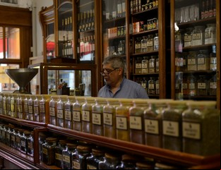 Este bar notable de avenida Corrientes tiene las especias más exóticas del mundo y conserva el glamour de los años 20