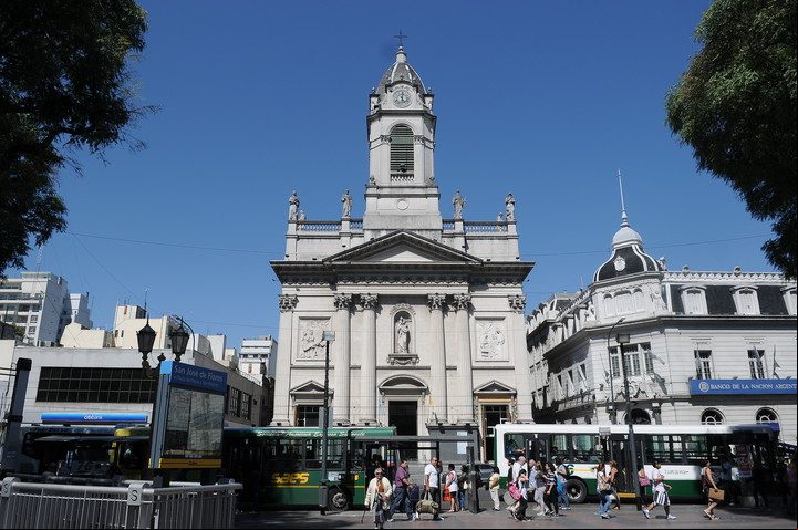 Basílica. Fue inaugurada en 1883. Fue la de la niñez y adolescencia de Jorge Bergoglio, actual Papa Francisco. En Rivadavia 6950, un ícono del barrio que ahora tiene museo. /Emiliana Miguelez