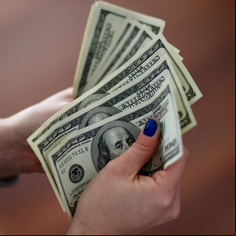 Plazo fijo en dólares: cuánto rinde ahora invertir US$ 10.000 y dónde te pagan más interés