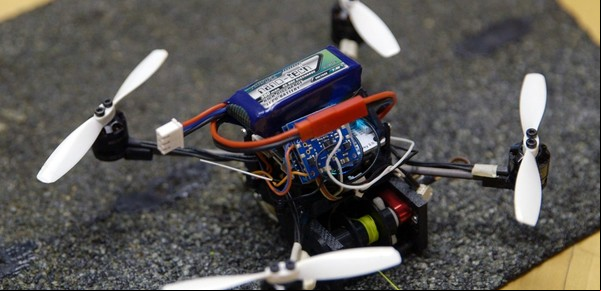 Inspirado en las avispas, desarrollan un dron capaz de levantar hasta 40 veces su peso