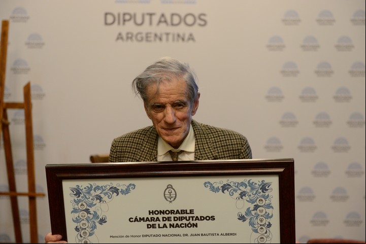 La Camara de Diputados de la Nacion distinguio a Juan Jose Sebreli en 2015.