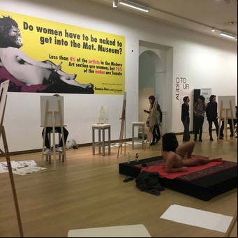 El activismo político del colectivo feminista Guerrilla Girls llega a Buenos Aires