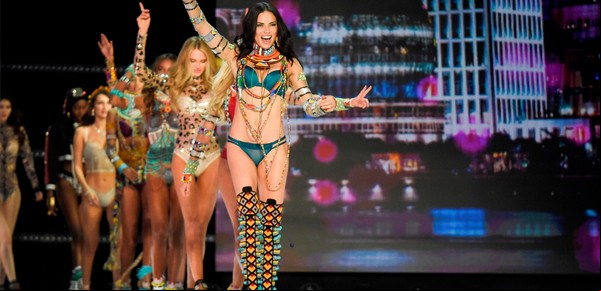 Quiénes son los 12 ángeles que hoy desfilarán para Victoria's Secret