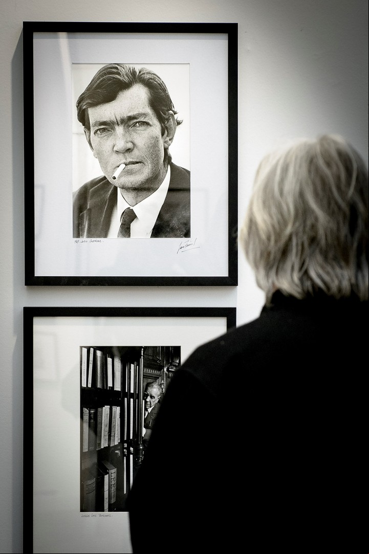 ¿Por qué Cortázar aparece posando con el cigarrillo apagado en la foto de Sara Facio?