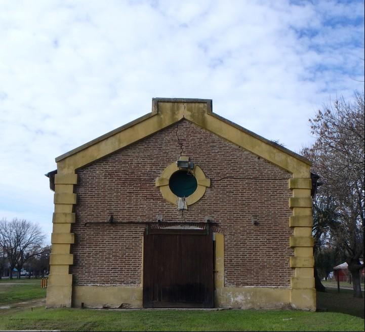 Antiguo galpón de la estación de Bavio.