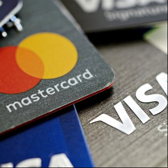 Gastos en dólares: cómo pagar la tarjeta en febrero para evitar recargos y ahorrar un 17%