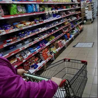Congelarán por seis meses los precios de 40 alimentos básicos y habrá descuentos en súper y farmacias a jubilados y beneficiarios de AUH