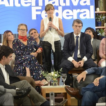 Juan Schiaretti convocó a una cumbre de presidenciables y dirigentes progresistas
