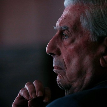 Vargas Llosa reveló que un cura quiso abusar de él en su infancia y que eso lo apartó de la religión