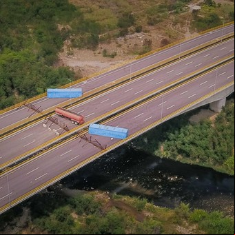 El gobierno de Nicolás Maduro refuerza el bloqueo a la entrada de ayuda humanitaria
