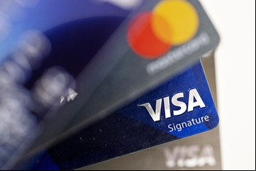 Viajes al exterior: los 7 chequeos clave sobre tus tarjetas de crédito y de débito