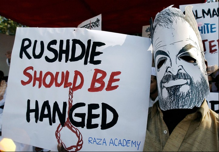 Una protesta en Bombay, India, en enero de 2004, contra Salman Rushdie. Foto: AFP