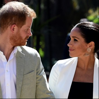 La asesora que ayudó a los Clinton con Monica Lewinsky va a trabajar con el príncipe Harry y Meghan Markle, y suman otro enfrentamiento con la Reina