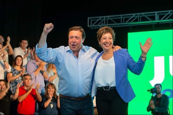 En 2019, Weretilneck bendijo a Arabela Carreras y festejaron cuando ganó la gobernación de Río Negro