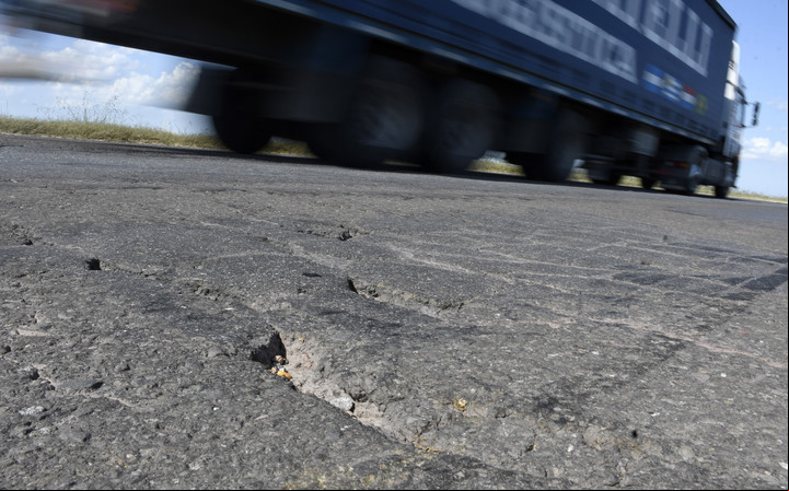 El mal estado de la autopista impulsó el reclamo de los s. (Juan José García)