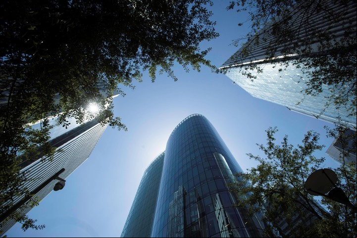 Torres del distrito financiero de Santiago, conocido como "Sanhattan". Foto EFE/Alberto Valdés