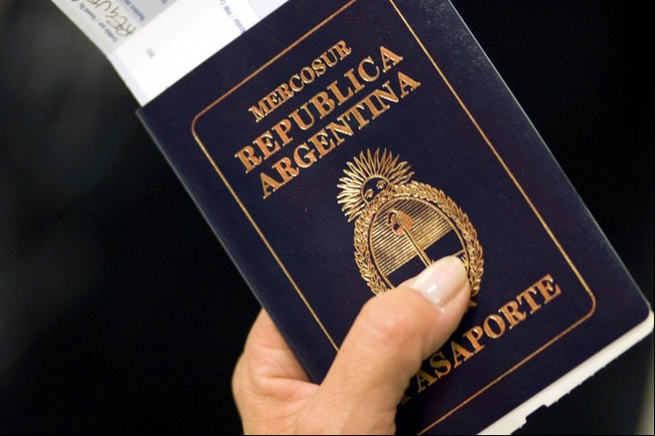 El pasaporte abre las puertas a los viajes al extranjero en materia de documentación.
