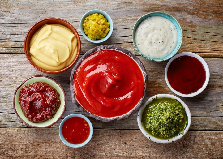 Ketchup. Es uno de los aderezos favoritos de chicos y grandes. Al tratarse de un producto orgánico se limpia con facilidad. /Foto: Archivo Clarín.